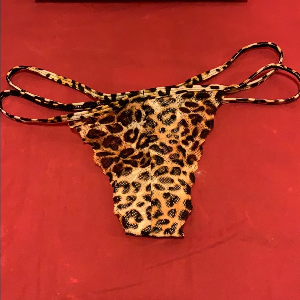 Strappy leopard thong